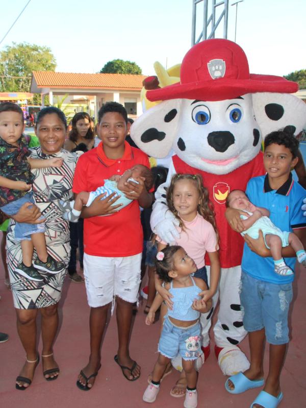 Começando a semana com as fotos do nosso Dia das Crianças em Itaubal! 