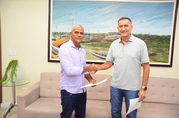 o Prefeito José Serafim se reuniu com Governador Waldez Góes no Palácio do Setentrião